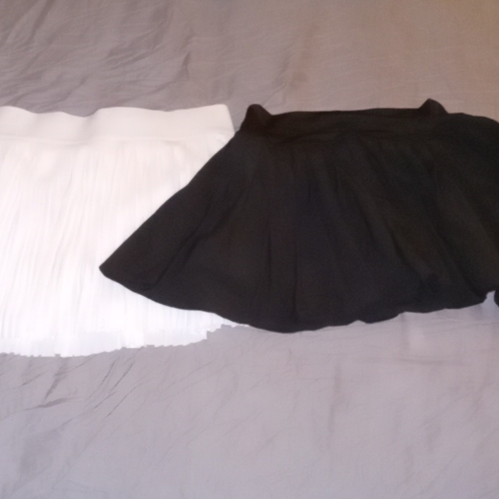[2-Pack] No Boundaries Black + White Skater Skirts with Built-in Shorts - Picture 4 of 5